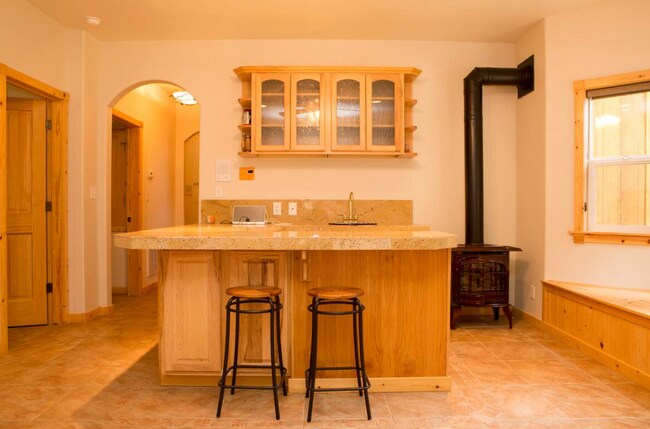 Building Photo - 10565 Laurelwood Dr