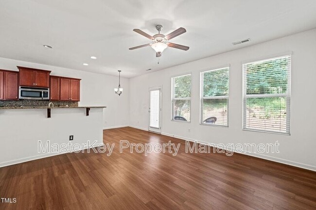 Building Photo - 120 Holly Berry Ln