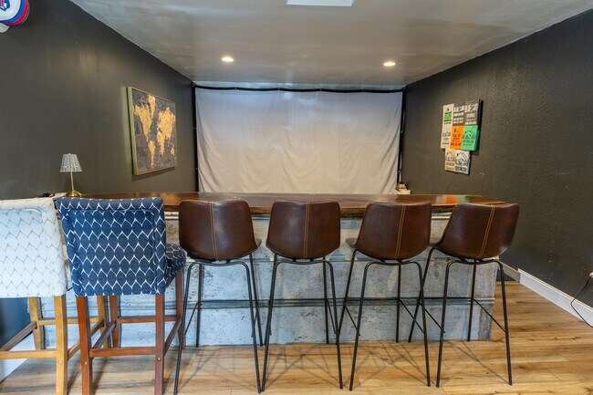 Building Photo - 314 N 2nd St