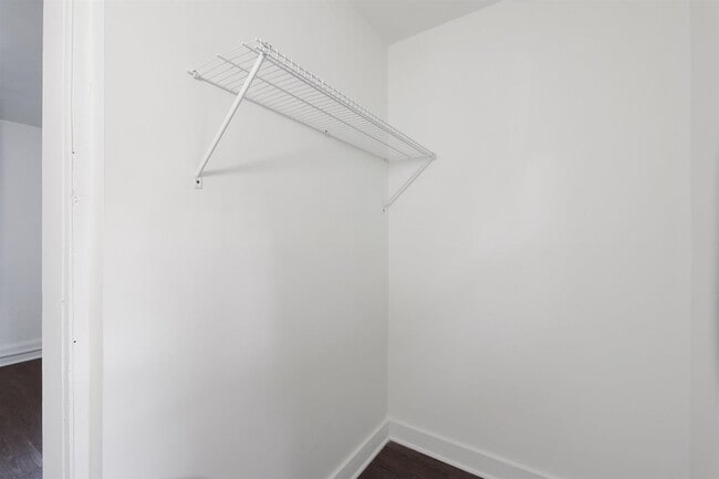 Building Photo - Charming 3 Bedroom 1.5 Bathroom Located in Uptown Harrisburg!