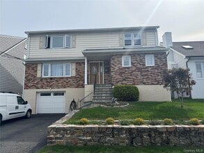 Building Photo - 222 Gainsborg Ave E