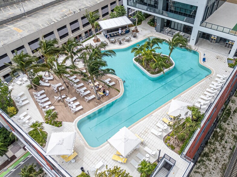 Building Photo - 121 NE 5th St