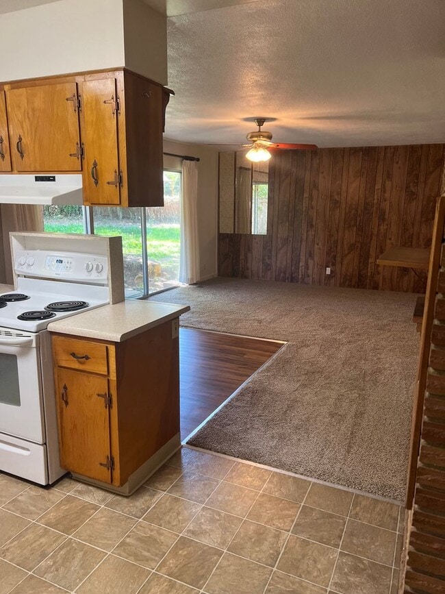 Building Photo - pd01 - Parkdale Estates Inc