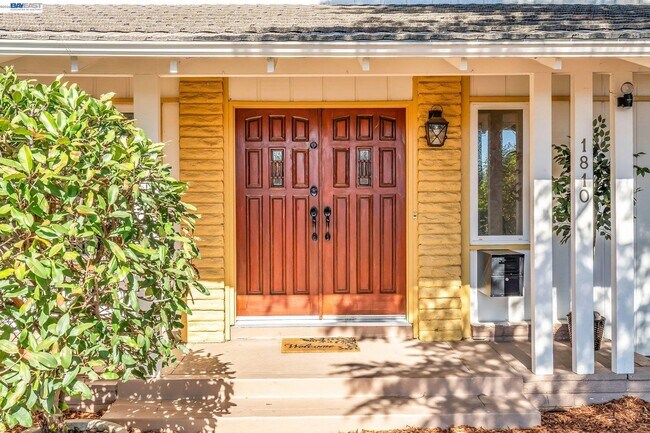 Building Photo - 1810 Boxwood Dr