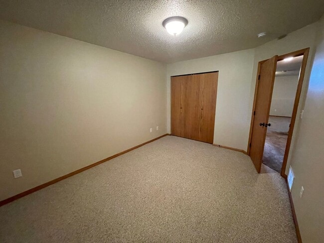 Building Photo - Pet-Friendly 3 Bed Twin Home with Patio & Garage