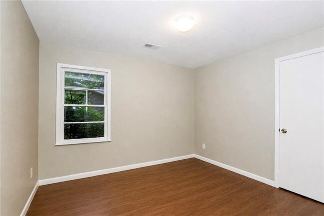 Building Photo - 202 Wendan Way