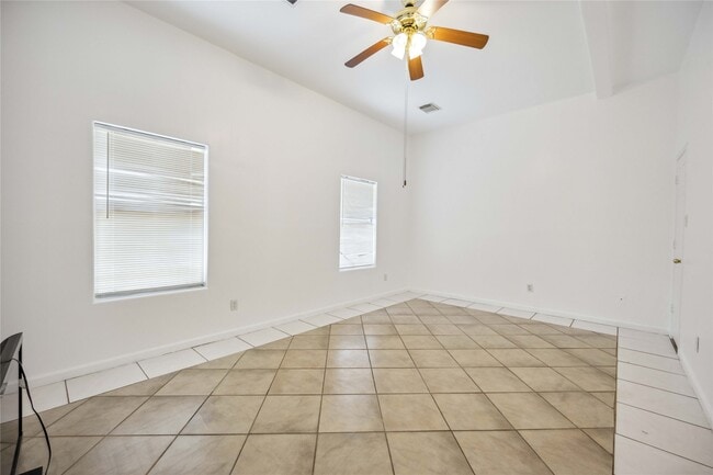 Building Photo - 5027 Creekmont Dr