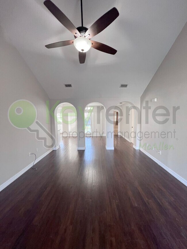 Building Photo - Beautiful 4B/2B Home in Pharr