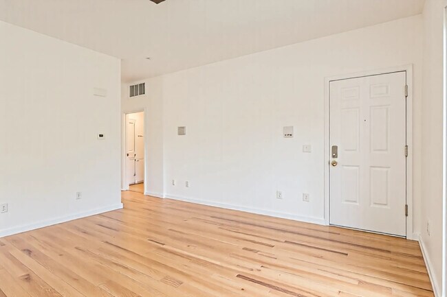 Building Photo - 351 E 25th Pl