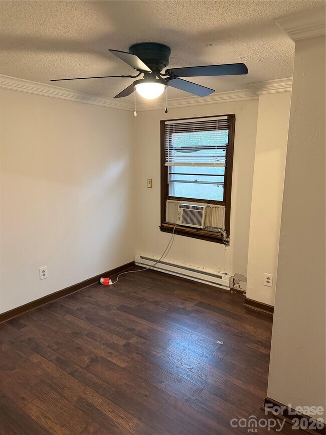 Building Photo - 526 Everette St