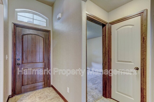 Building Photo - 920 SW 13th St