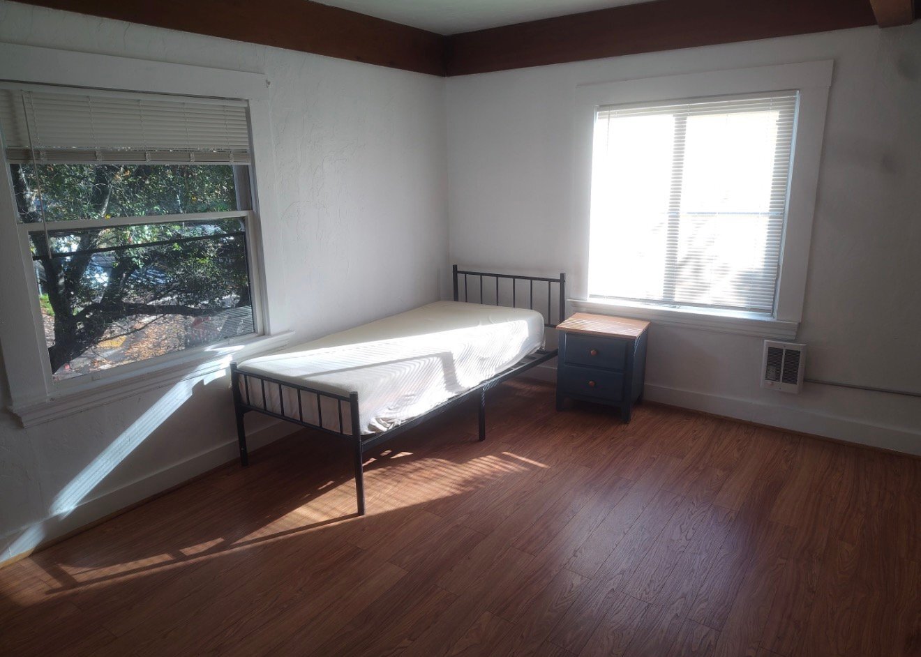 Building Photo - 1780 Le Roy Ave