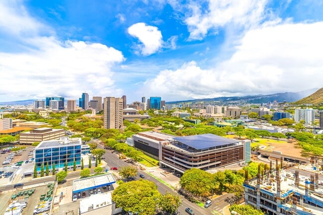 Building Photo - Beautiful Honolulu views from this bright ...