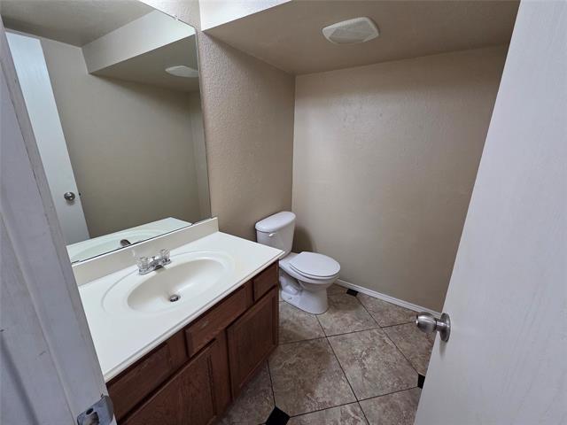 Building Photo - 2326 Kingsway Dr