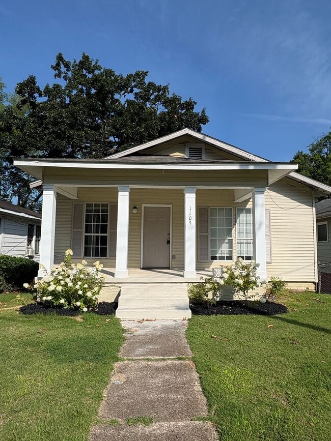 Building Photo - A charming 3-bedroom, 2 bath House