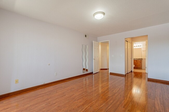 Building Photo - Ready to Move In - Two Bedrooms!