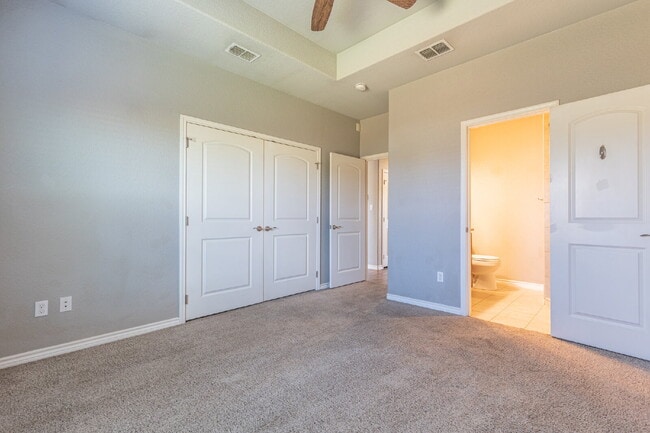 Building Photo - Charming open floor style home!
