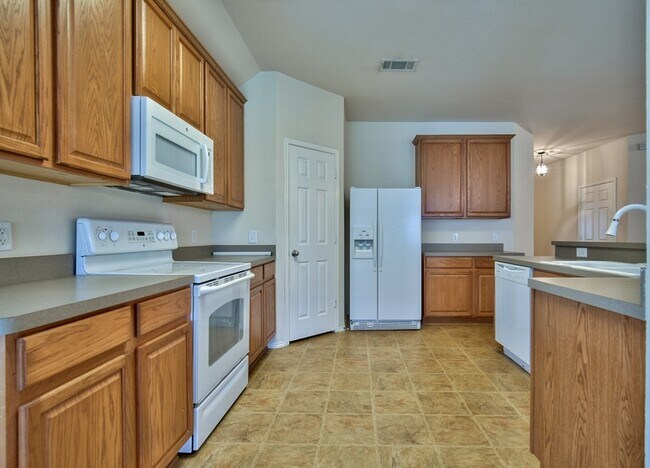 Building Photo - 2605 Monroe Dr