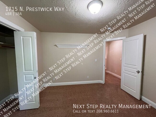 Building Photo - 1715 N Prestwick Way