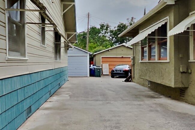 Building Photo - Charming Lank Park Bungalow