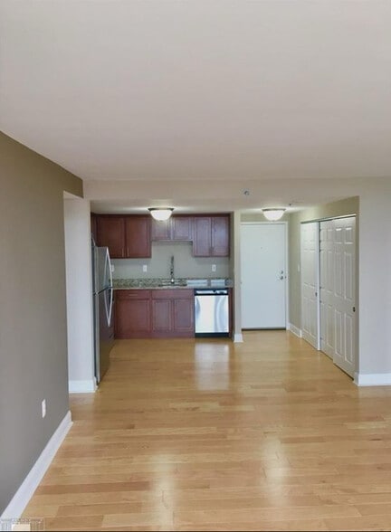 Building Photo - 250 E Harbortown Dr