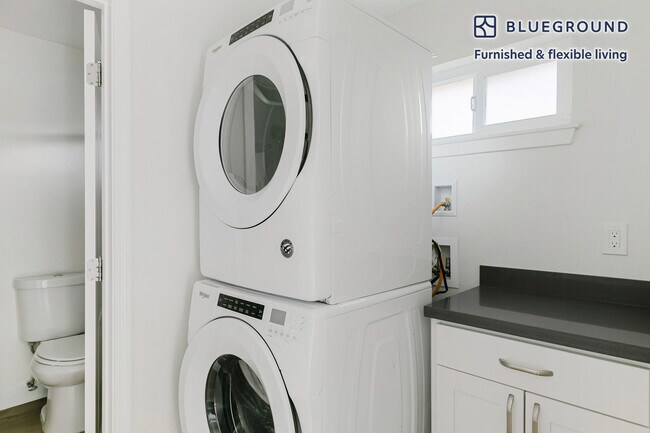 Building Photo - 854 Jordan Ave