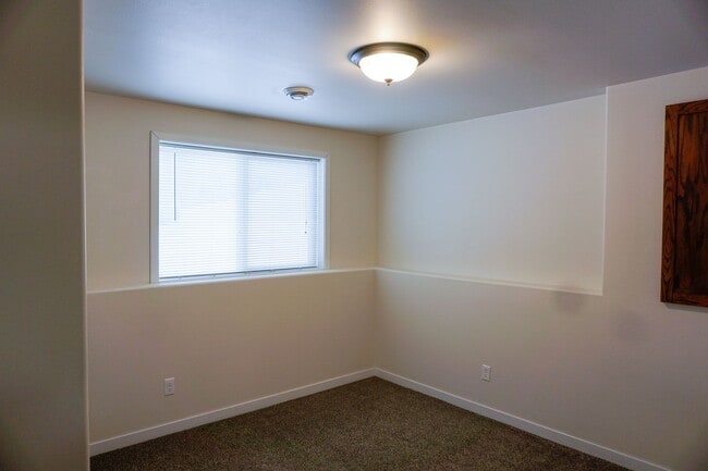 Building Photo - 3 Bed 2 Bath Twin Home