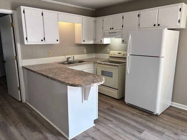 Building Photo - 829