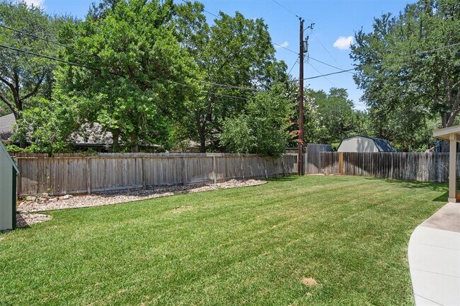 Building Photo - 2900 Brandy Ln