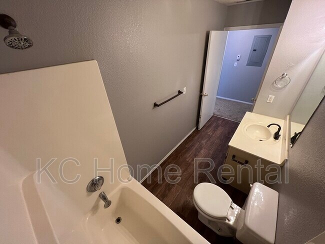 Building Photo - 2128 Highridge Dr
