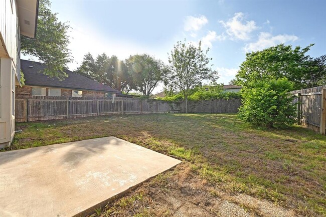 Building Photo - 14721 Yora Dr