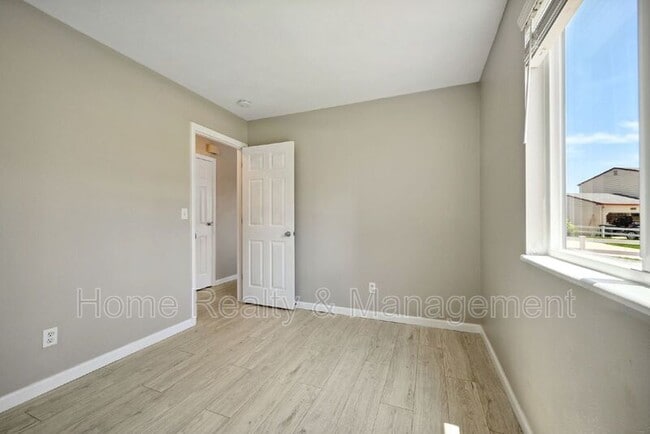 Building Photo - 10444 Hoyt Ct