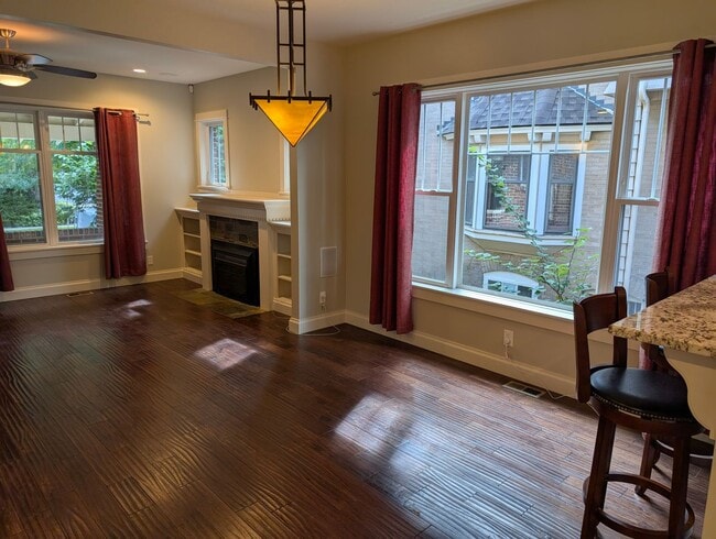 Building Photo - Beautiful 3 Bedroom House right across fro...