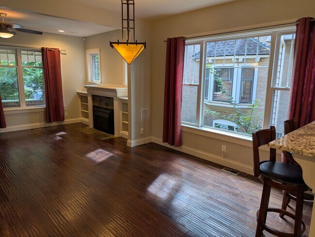 Building Photo - Beautiful 3 Bedroom House right across from City Park