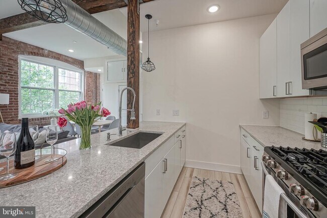 Building Photo - 1508 N Mascher St