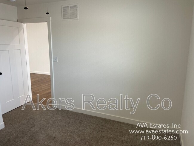 Building Photo - 970 S Coral Pl