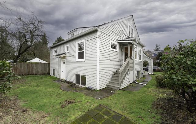 Building Photo - 4 bedroom in Seattle WA 98103