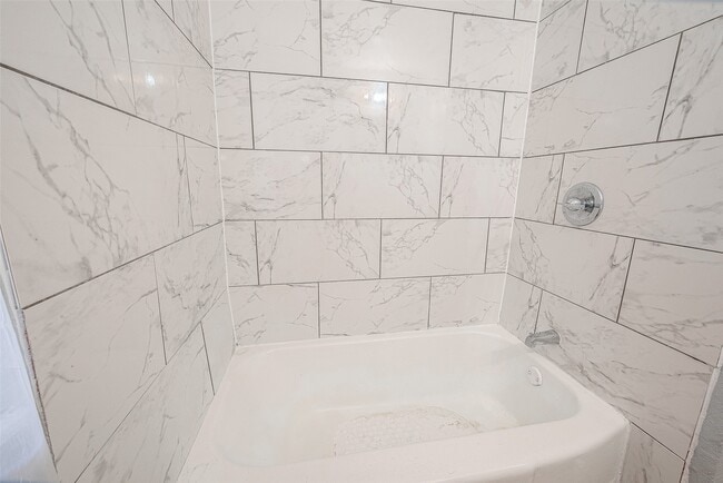 Building Photo - 5619 Willow Glen Dr