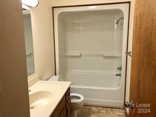 Building Photo - 119 Hillcrest Dr