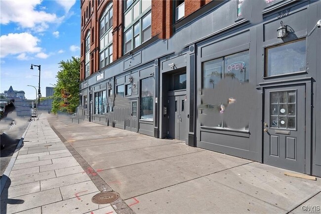 Building Photo - 319-25 N Salina St