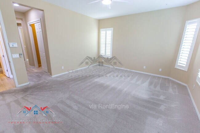 Building Photo - 5908 E Bramble Berry Ln