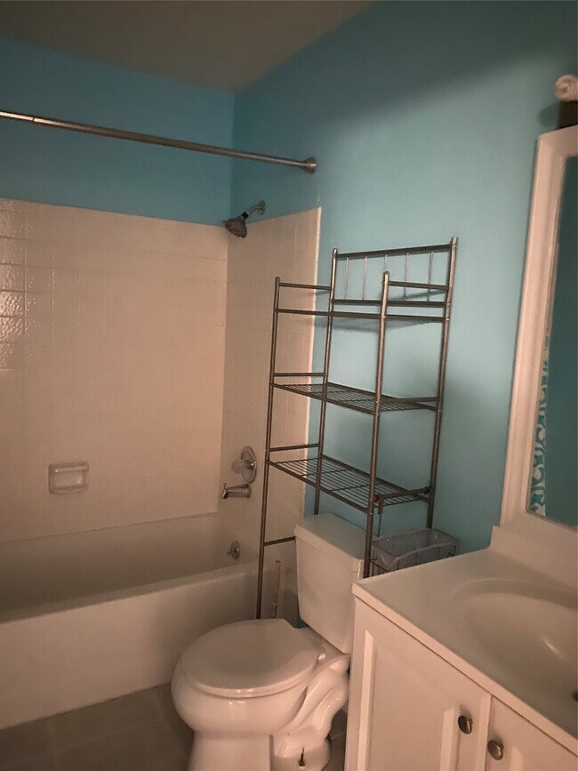 Building Photo - 10811 Richmond Ave.