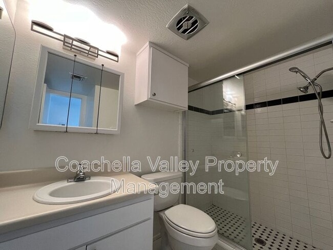 Building Photo - 550 El Cielo Rd