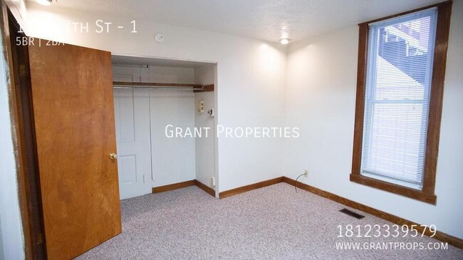 Building Photo - 114 E 7th St