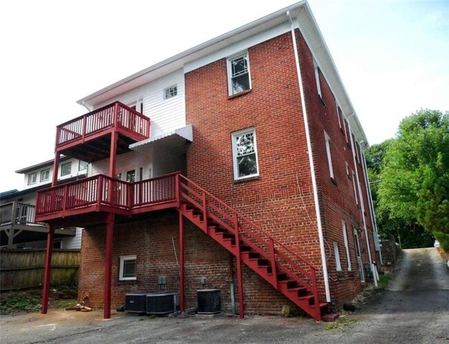 Building Photo - 825 North Ave