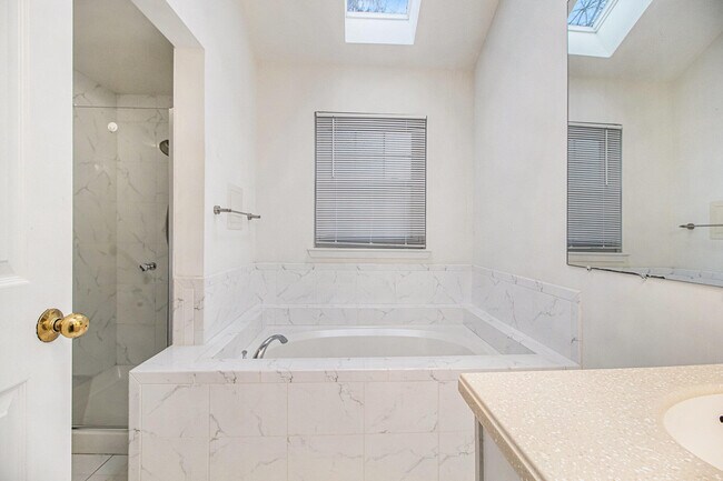 Building Photo - 4442 Hillside Dr