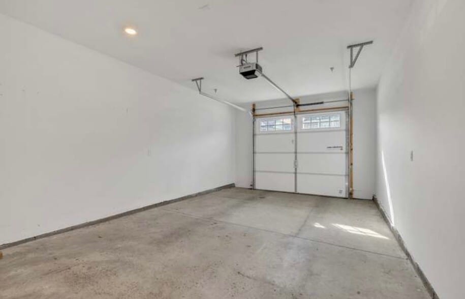 attached garage - 1000 Vintage Green Ln