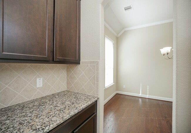 Building Photo - 28515 Pleasant Forest Dr