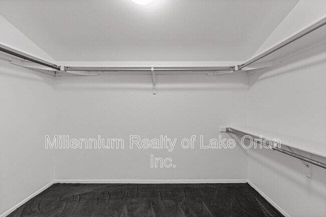 Building Photo - 5611 Drake Hollow Dr