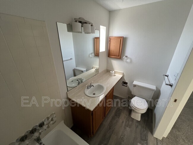Building Photo - 7259 Pajarito Rd NE